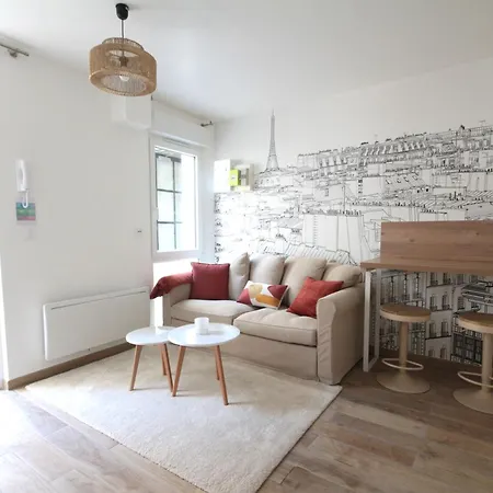 One Bedroom With Terrace * Paris
