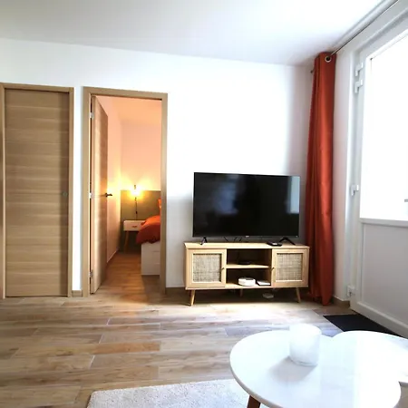 One Bedroom With Terrace Apartment *